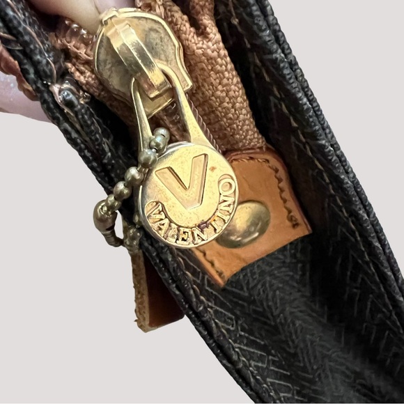 1980’s Vintage Mario Valentino Black and Tan Leather Clutch Bag - Picture 7 of 16